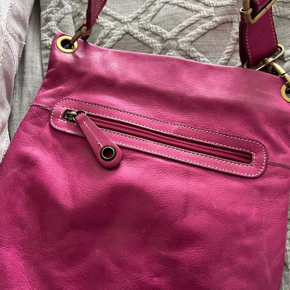 Great warm fushia crossbody bag with fringe - Picture 5 of 8